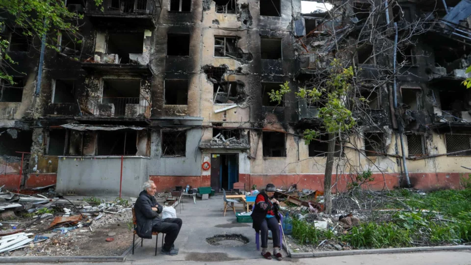 Por falta de alimento, ucranianos estão caçando e comendo pombos