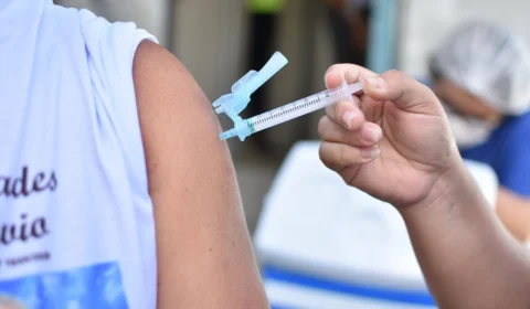 Saiba por que é importante manter esquema vacinal contra a Covid 19 completo