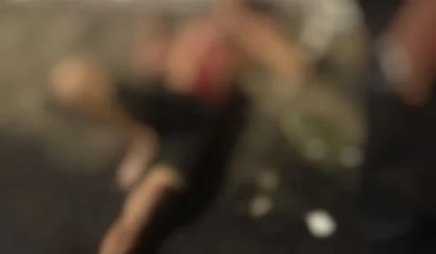 VÍDEO: homem é esfaqueado e jogado em igarapé na Zona Oeste de Manaus