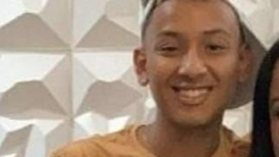 Pai procura filho adolescente que desapareceu no bairro Tancredo Neves,  Zona Leste de Manaus