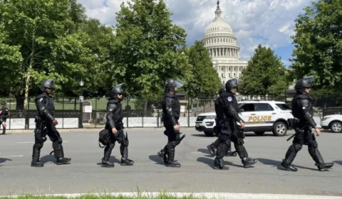 Homem morre após bater carro e disparar tiros perto do Capitólio nos EUA