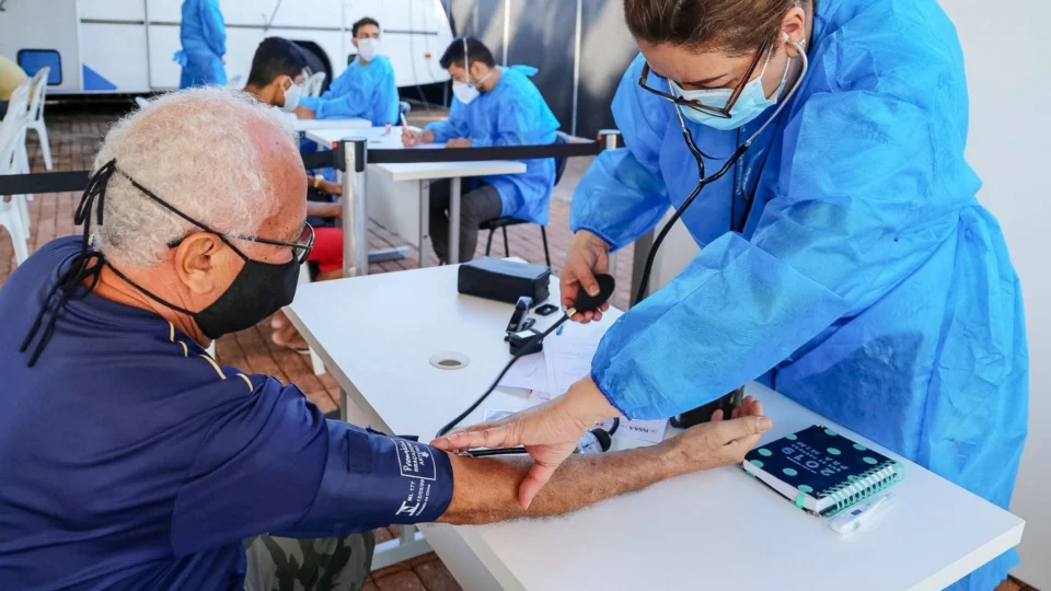 Lei que estabelece piso salarial para enfermeiros em mais de R$ 4.750 entra em vigor no Brasil