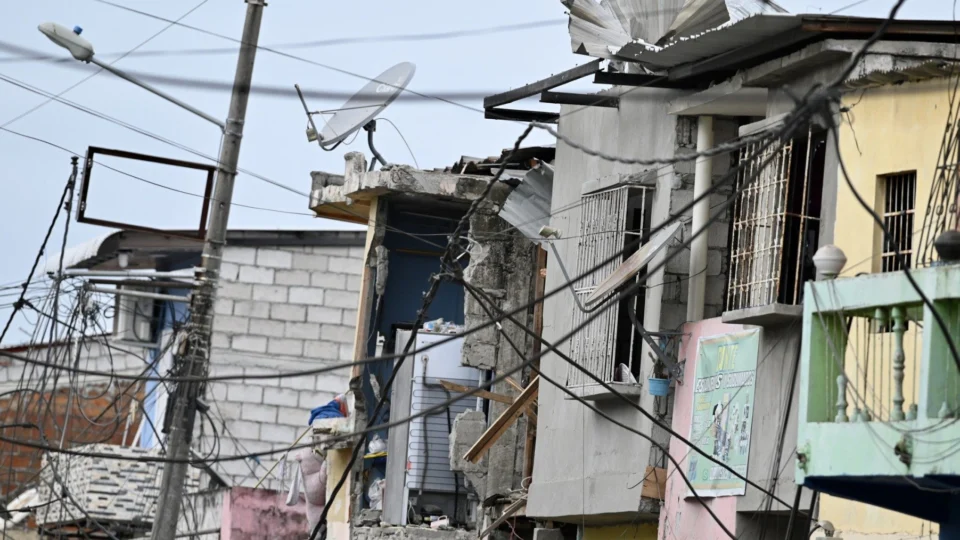 Cinco pessoas morrem e outras 16 ficam feridas após explosão em Guayaquil, no Equador