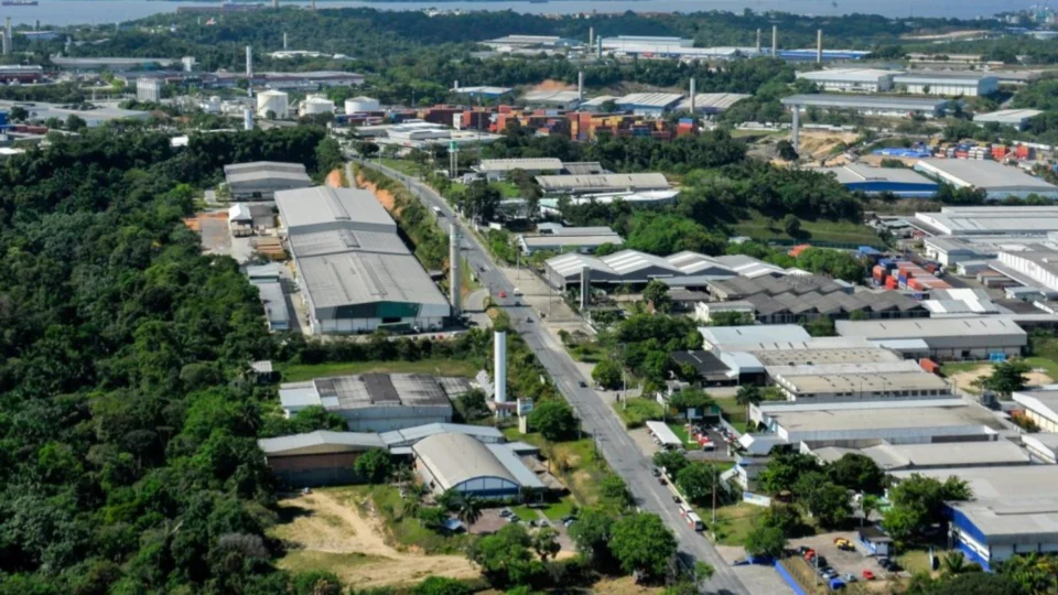 Setor industrial do Amazonas perde 25,3% dos postos de emprego em dez anos, aponta IBGE