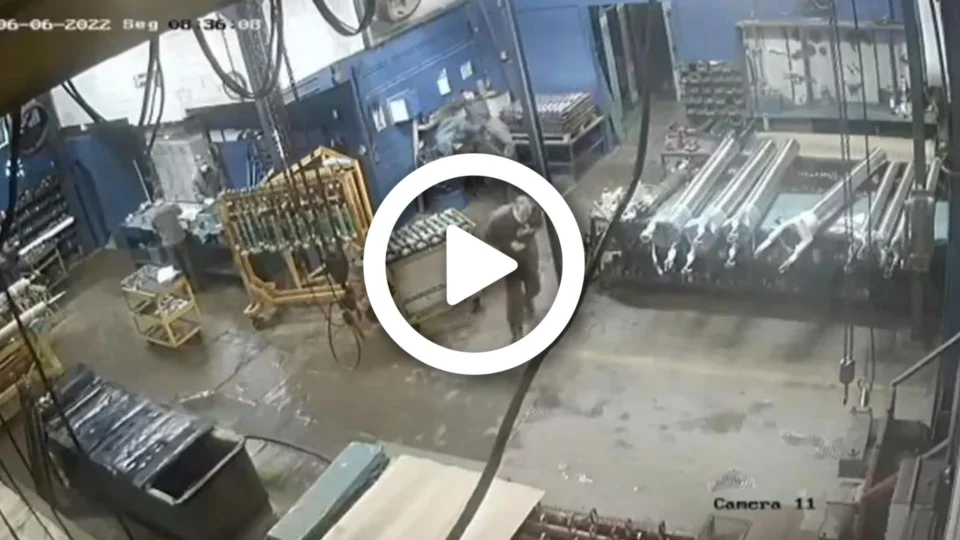 VÍDEO: chefe mata funcionário por tomar café fora do horário estipulado, em Porto Alegre