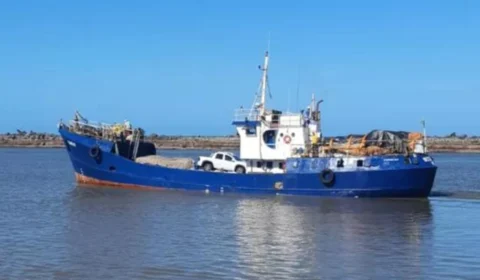 Barco naufraga e cinco pessoas estão desaparecidas em Fernando de Noronha