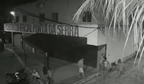 Mulher desacordada é abandonada em rua e estuprada por motociclista que passava pelo local, no Ceará