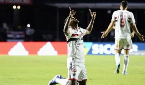 São Paulo sofre mas vence Cuiabá de virada por 2 a 1 e encosta na ponta do Brasileirão