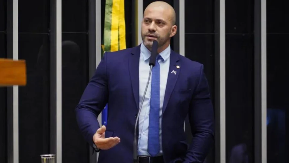 Daniel Silveira diz que não usará tornozeleira após recusar intimação de Moraes