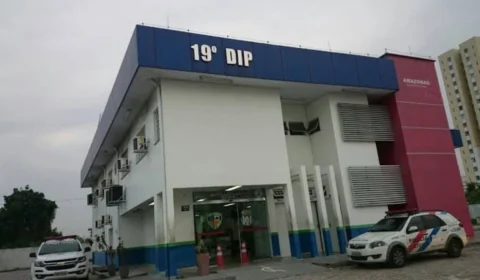 Ex-funcionários de loja são presos suspeitos de roubarem mercadorias do estabelecimento comercial em Manaus