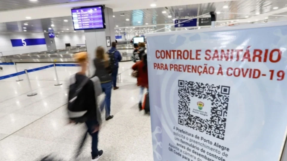 Viajantes vacinados não precisam fazer teste de Covid-19 para entrar no Brasil