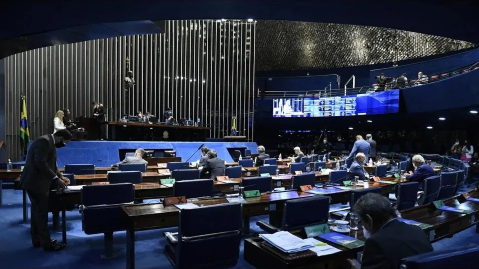 PEC kamikaze: Congresso promulga emenda que autoriza ‘estado de emergência’ no país e permite pacote social pré-eleitoral