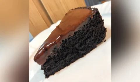 RECEITA FÁCIL: aprenda a fazer bolo de chocolate com 3 ingredientes