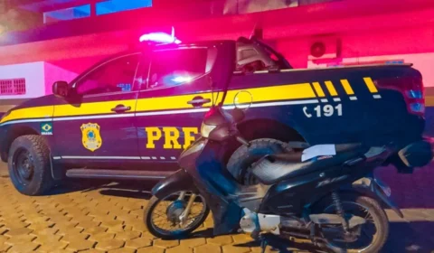 PRF prende homem dirigindo sem habilitação e com moto adulterada na BR-230, em Humaitá-AM
