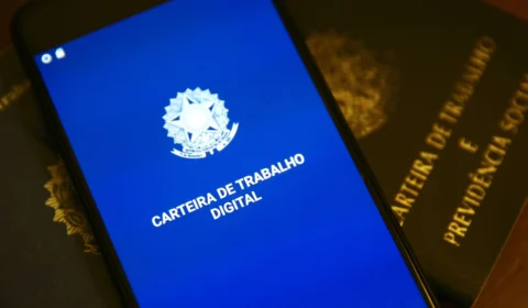 Brasil cria 328 mil empregos com carteira assinada em fevereiro, aponta Caged