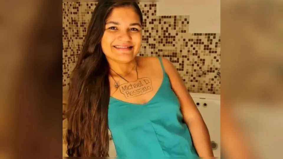 Justiça Eleitoral determina que PT realize filiação da atriz pornô Ester Tigresa no prazo de 3 dias