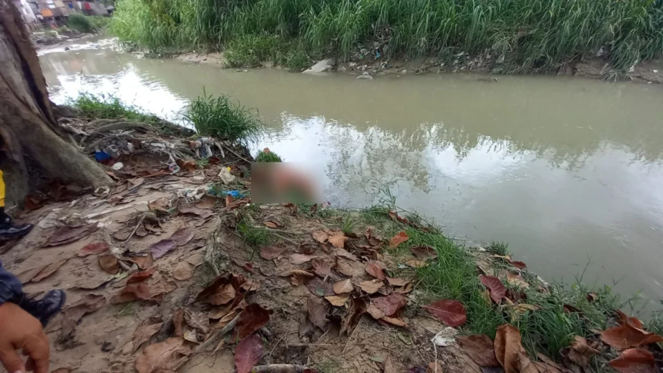 Corpo de homem é encontrado seminu em igarapé na Zona Leste de Manaus