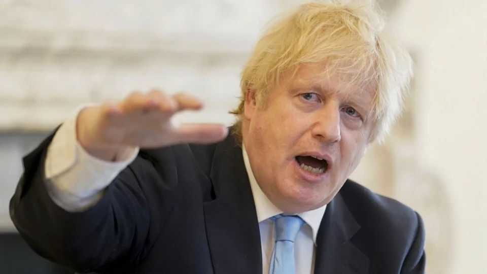 Boris Johnson é mantido como premiê pelo partido conservador