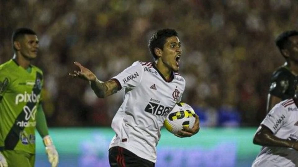 Flamengo sofre mas vence por 2 a 1 de virada Altos do Piauí pela Copa do Brasil