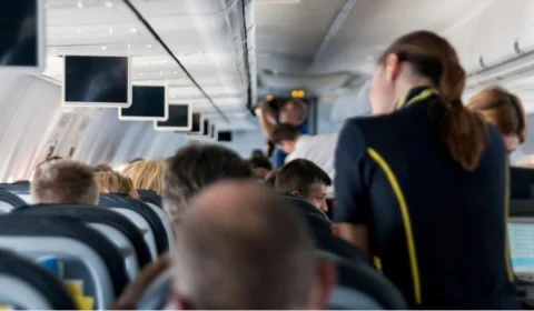 Serviço de bordo em voos domésticos está liberado a partir deste domingo; saiba mais