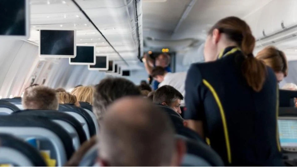 Serviço de bordo em voos domésticos está liberado a partir deste domingo; saiba mais