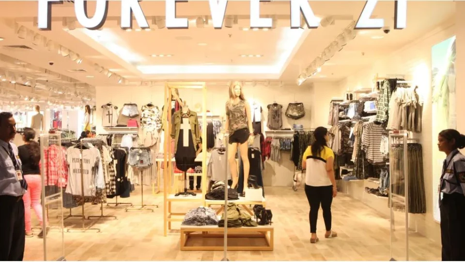Rede varejista de moda Forever 21 fecha as portas no Brasil no próximo domingo
