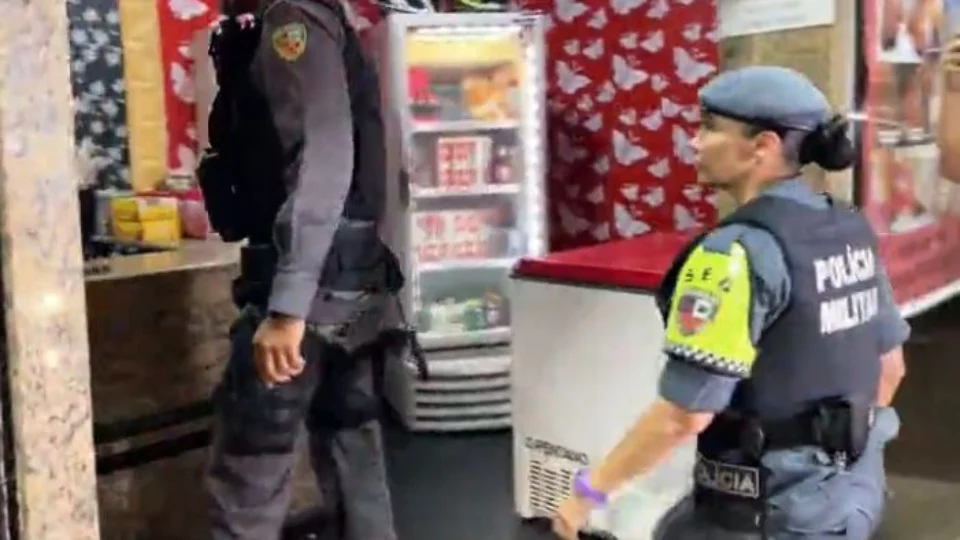 Mulher é presa suspeita de esfaquear partes íntimas de homem em pensão no Centro de Manaus