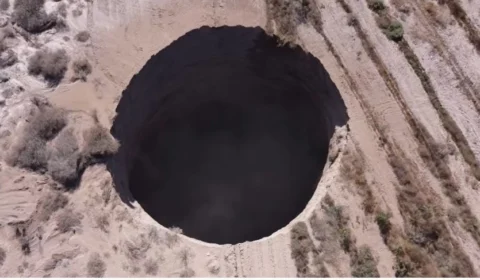Buraco gigantesco no deserto do Atacama cresce e preocupa autoridades do Chile