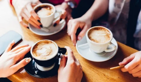 Tomar café todo dia pode ajudar proteger rins, afirma estudo