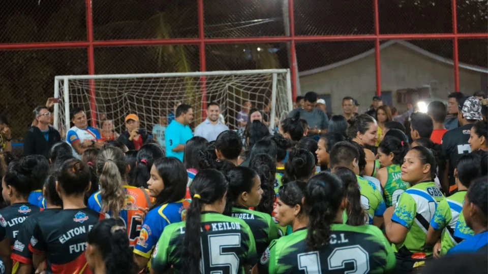 No AM, Prefeitura de Coari vai gastar mais de R$ 7 milhões somente com camisas e calções de futebol e vôlei