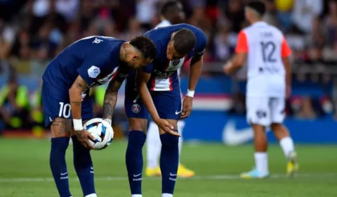 Neymar e Mbappé se reúnem com diretor do PSG após desentendimento por cobrança de pênaltis