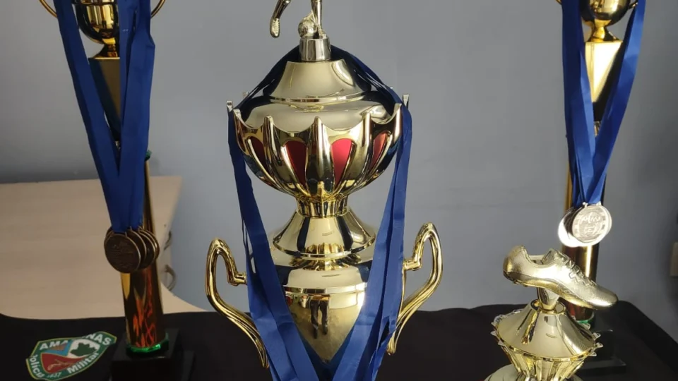 Dezesseis times disputam 1º Torneio de Futsal do Programa Educacional de Resistência às Drogas e à Violência