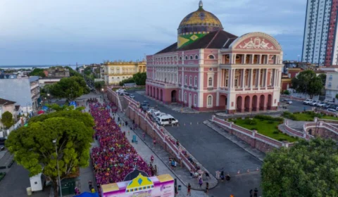 Atletas correm 7 km em comemoração aos 125 anos do Teatro Amazonas