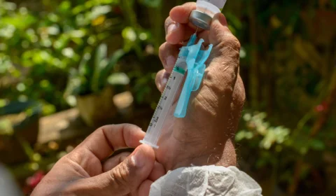 Mais de 550 mil pessoas estão aptas a tomar 2ª dose da vacina contra Covid-19 no AM, alerta MS