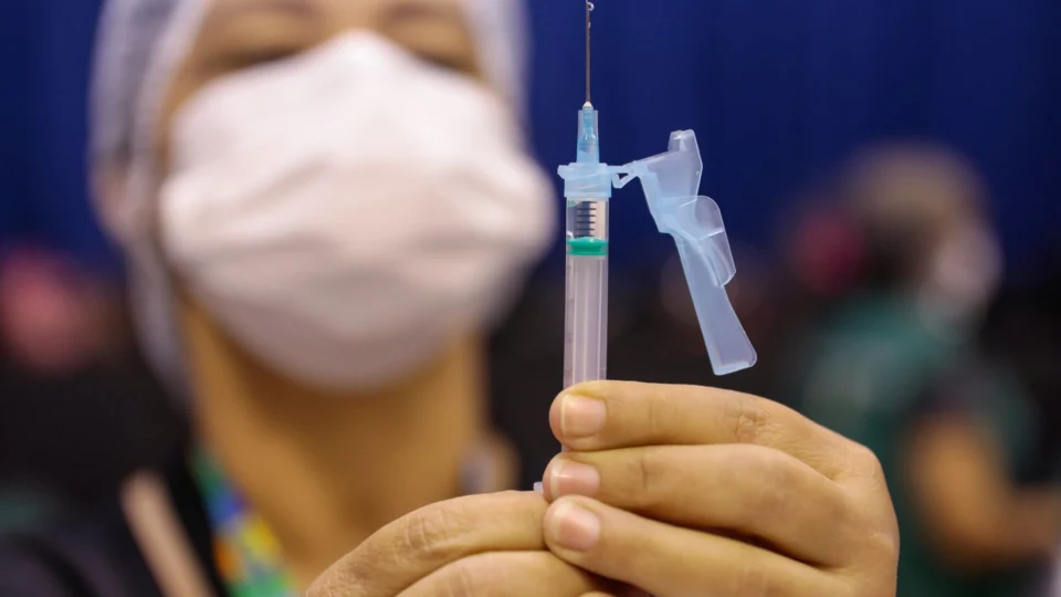 Covid-19: confira pontos de vacinação para adultos e crianças nesta segunda-feira, em Manaus