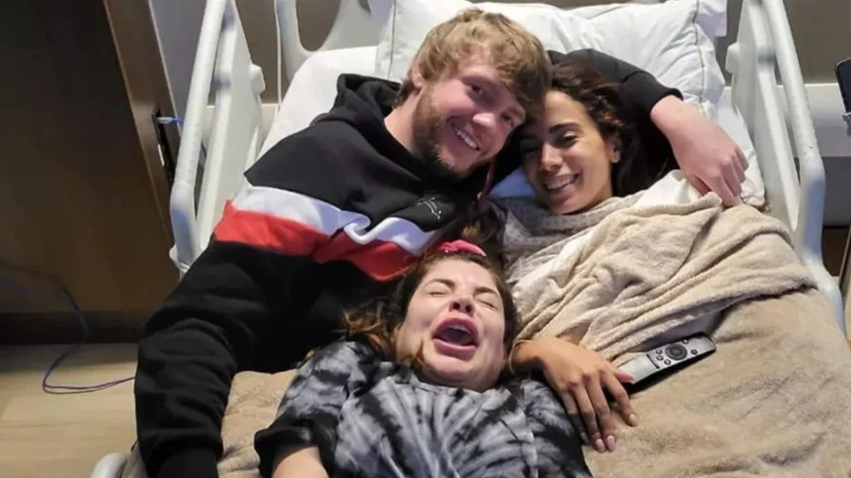 Após turnê internacional, Anitta é internada em São Paulo