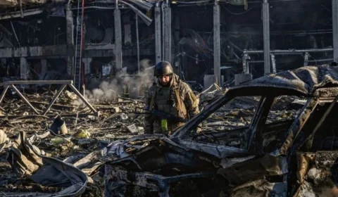 Guerra na Ucrânia completa três meses com avanço russo no leste do país