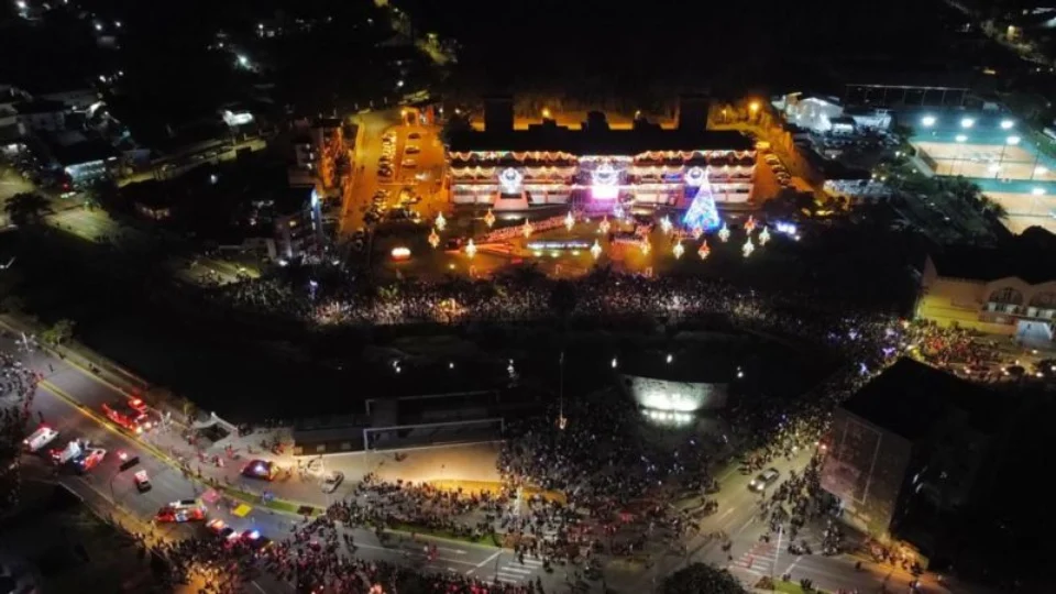 Após apresentar atestado médico por depressão, mulher é demitida por justa causa ao postar foto em evento durante licença, em MG