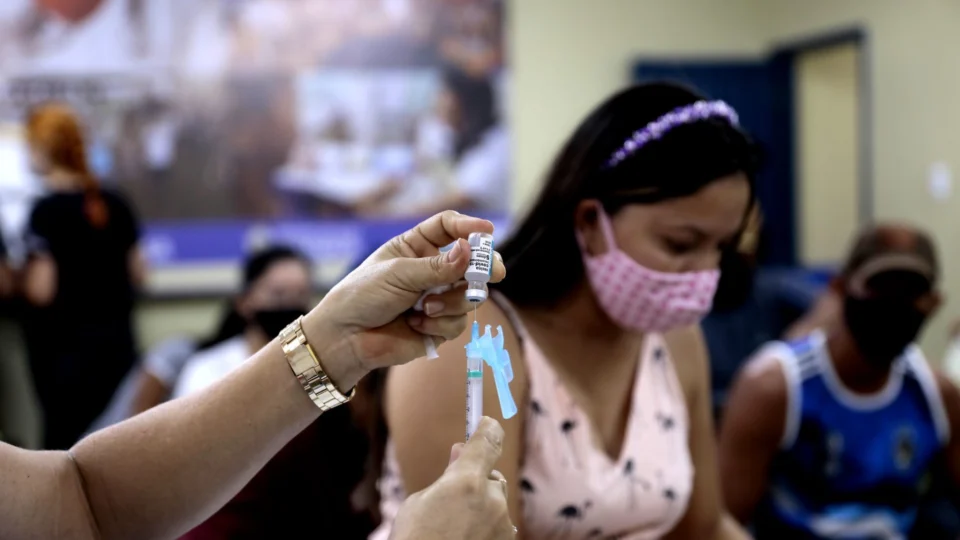 Covid-19: confira pontos de vacinação para adultos e crianças nesta sexta-feira, em Manaus