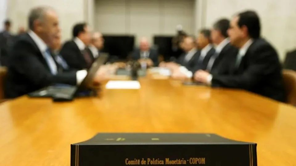 Copom deve elevar juro básico nesta quarta-feira, prevê mercado