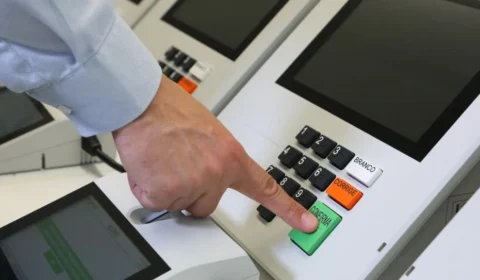 Eleições 2022 terão maior número de votantes com ensino médio completo, afirma TSE