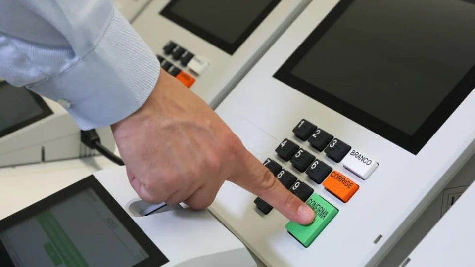 Eleições 2022 terão maior número de votantes com ensino médio completo, afirma TSE