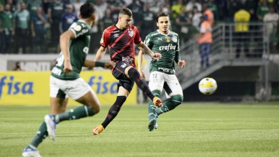 Athletico vence Palmeiras por 1 a 0 pela semifinal da Libertadores e vaga na final será decidida em São Paulo