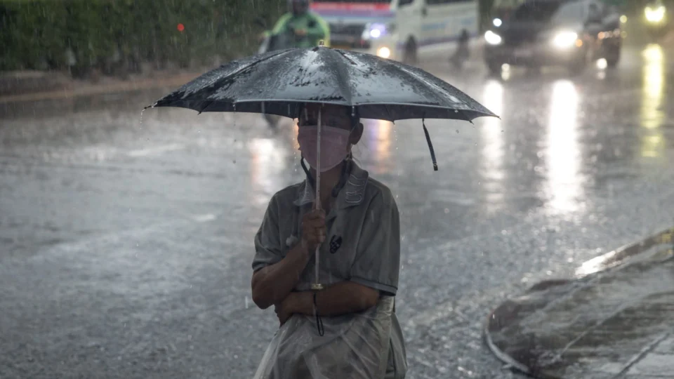 Pesquisa revela que água de chuva  está contaminada com ‘poluentes eternos’ no mundo todo
