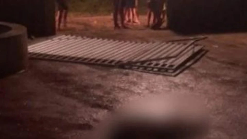 Após execução, menina de 2 anos fica agarrada ao corpo da avó até a chegada dos peritos, no Ceará