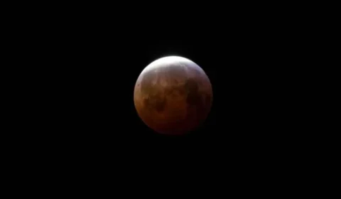 Primeiro eclipse lunar total do ano deve acontecer ainda este mês de maio e pode ser visto no Brasil, confirma Nasa