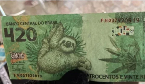Polícia Federal apreende ‘cédula’ de R$ 420 com imagem de bicho preguiça e de maconha no Acre
