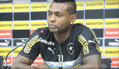 Ex-craque do Botafogo é levado pela polícia por suspeita de tráfico de drogas no Rio de Janeiro