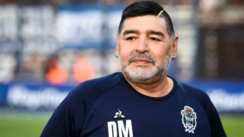 Médicos de Maradona vão a julgamento por ‘homicídio simples’ na Argentina