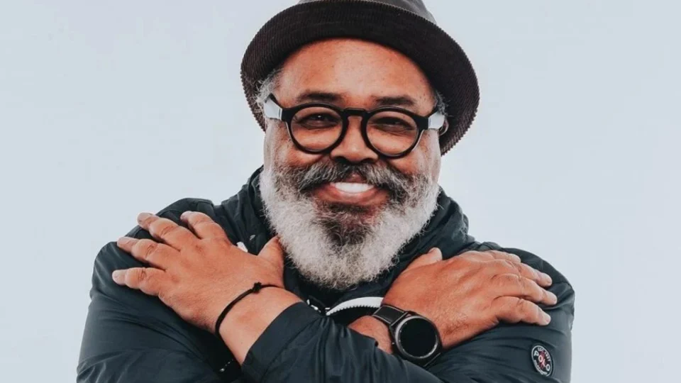 Jorge Aragão é internado e passará por cirurgia nesta quinta-feira no Rio de Janeiro